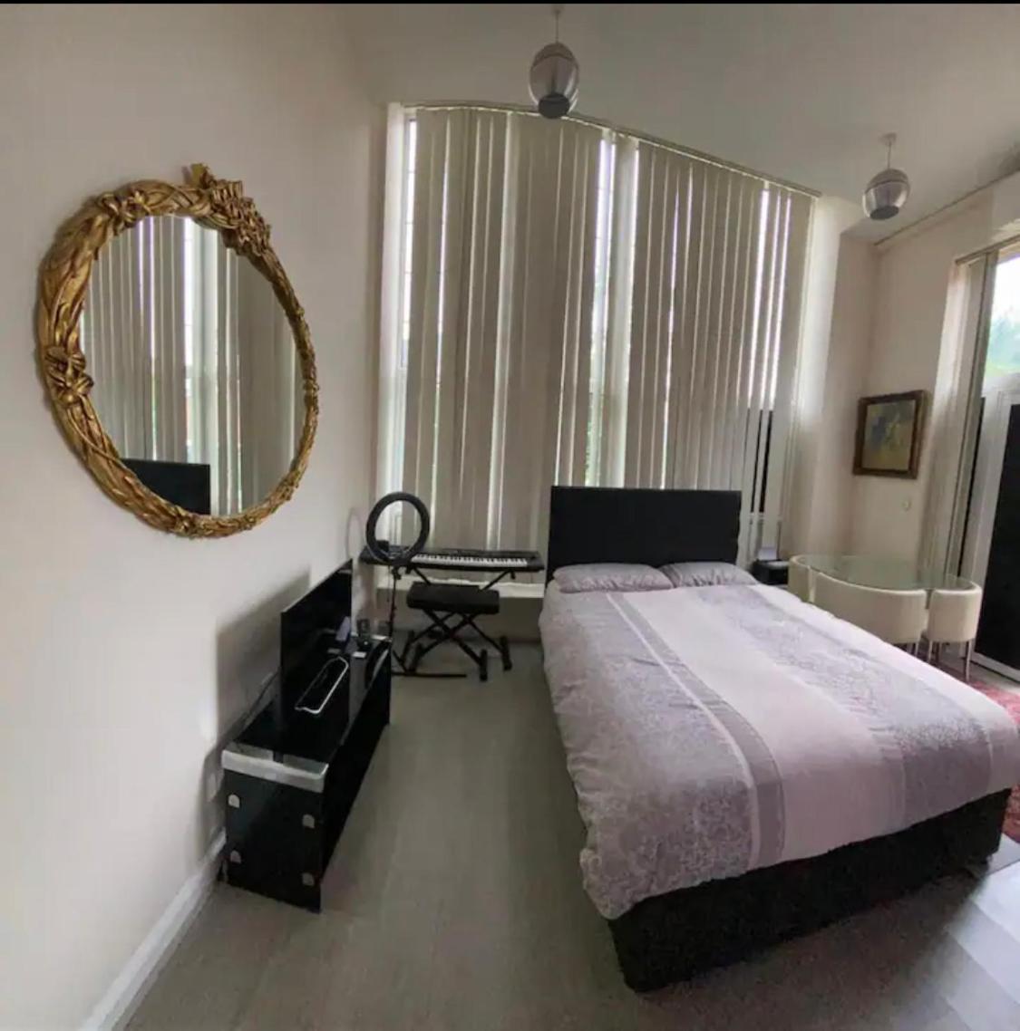 פינצ'לי Spacious King Room With Private Entrance - Near Emirates And Camden And King'S Cross - 5 Min To Tube מראה חיצוני תמונה
