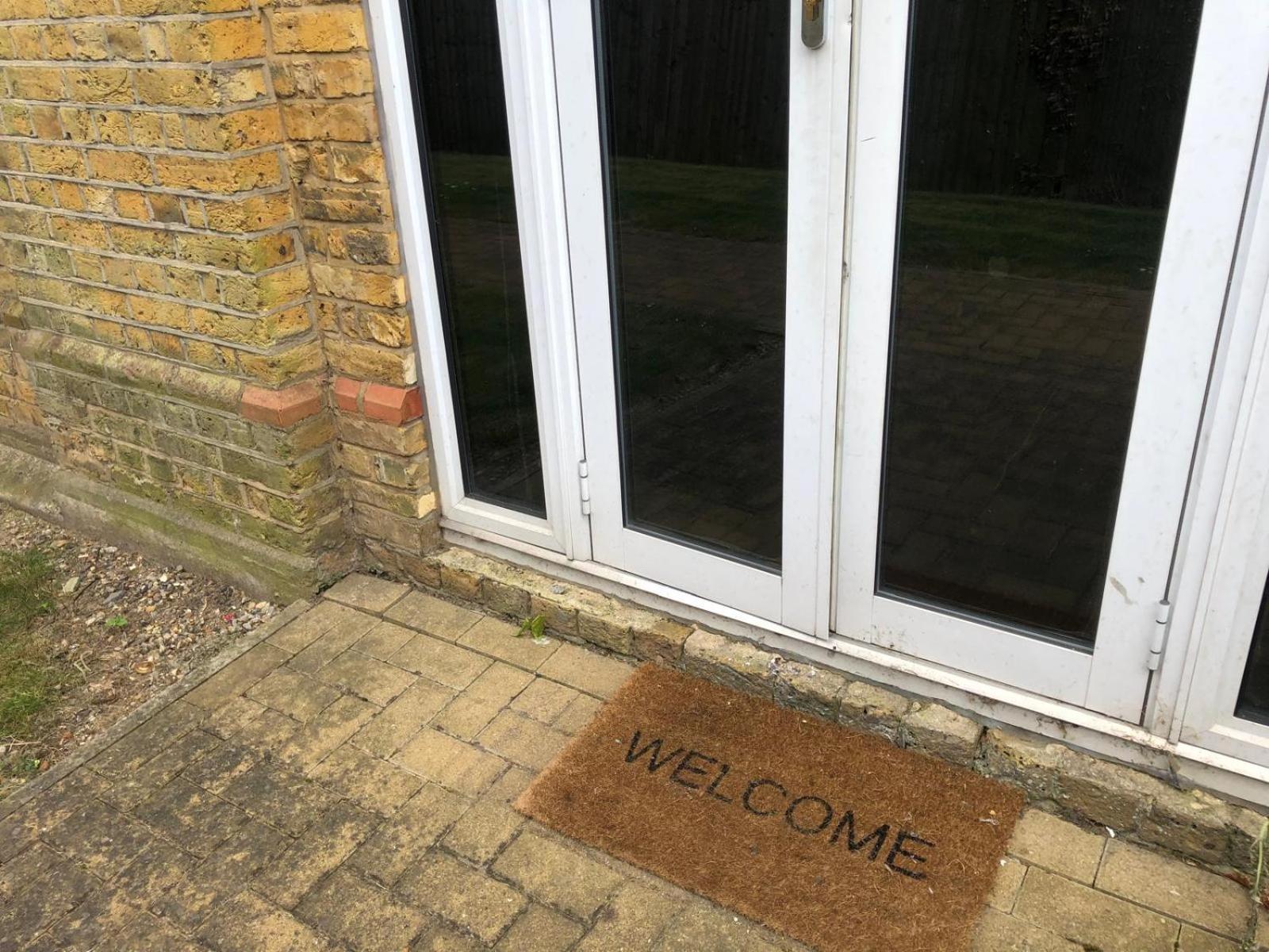 פינצ'לי Spacious King Room With Private Entrance - Near Emirates And Camden And King'S Cross - 5 Min To Tube מראה חיצוני תמונה